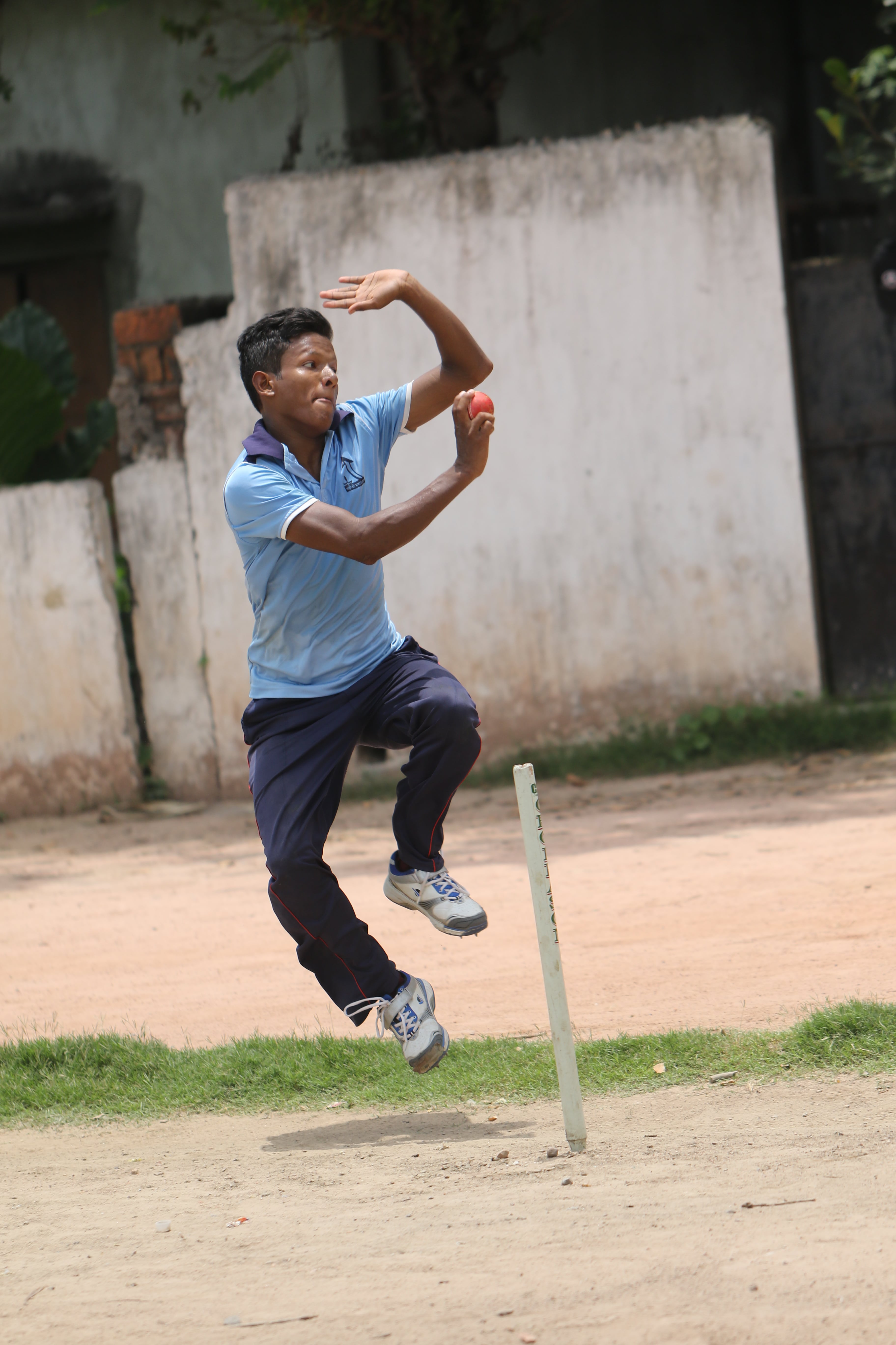 How to be a fast bowler