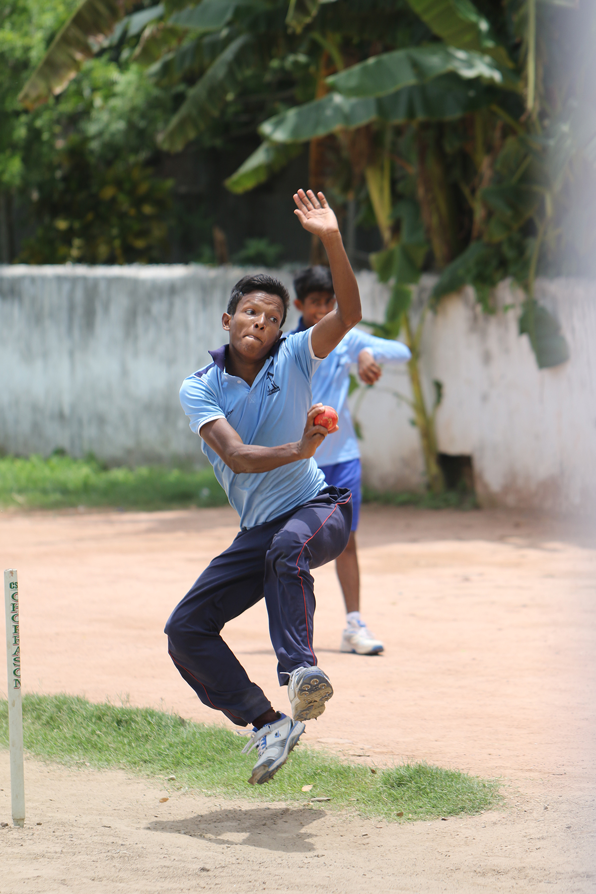 How to be an efficient Fast Bowler